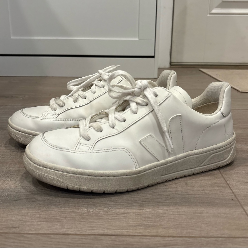 VEJA Women V-12 Leather Extra White EU 42 (US Women's 11) Medium